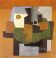 Frutero guitarra y cuadro sobre mesa 1921 cubismo Pablo Picasso